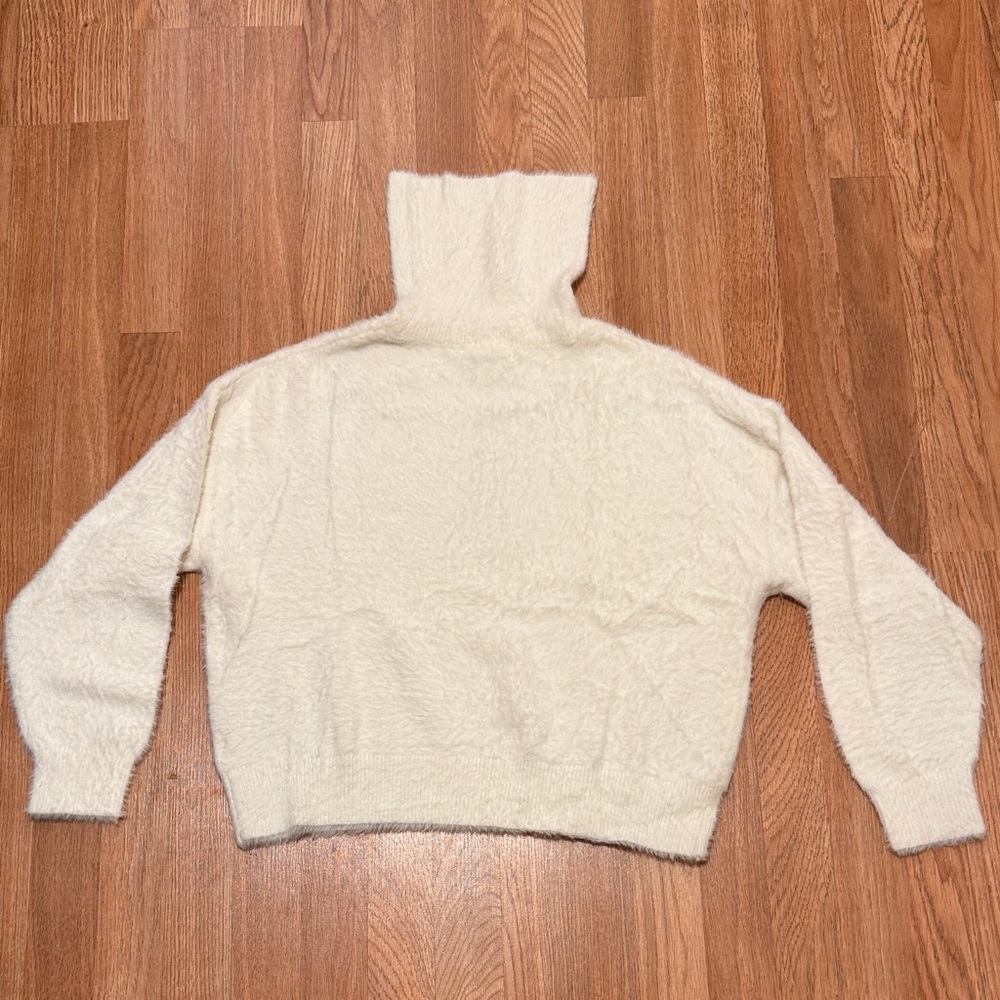 H&M Cozy White Turtleneck Sweater